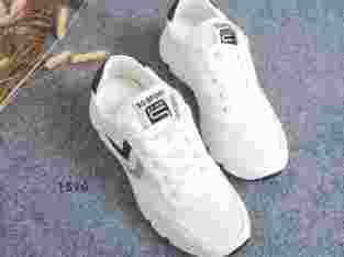 AA
New Arrival💥!
Amelia Women Sneakers 1510

Bahan: Kanvas kombi Kulit (With glitter)
Variasi: Black, Pink and Blue

36: 23cm
37: 23.5cm
38: 24cm
39: 24.5cm
40: 25cm

Berat: 750gr
Include Kotak Sepatu.
Stok terbatas dan kualitas terjamin.
#1510