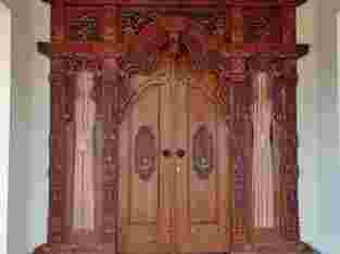 pintu rumah antik