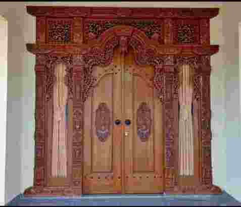 pintu rumah antik