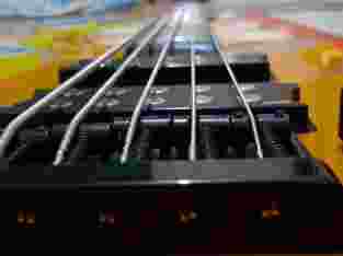 Gitar Bass Ibanez 5 String