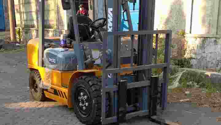 Forklift 3 Ton 3 Meter Ban mati vmax murah