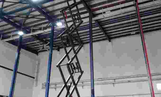 Scissor lift tangga electric tinggi 12 meter