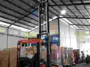 Reach Truck Stacker Electric Semarang 1 – 2 Ton