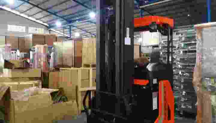 Forklift Electric Reach Stacker 1 – 2 Ton