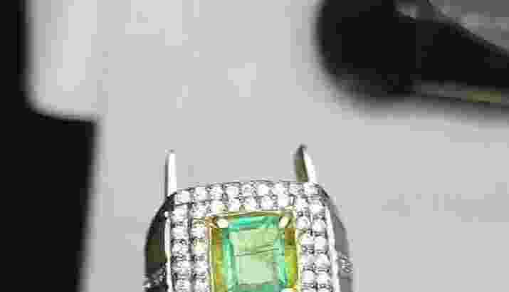 emerald beryl (zamrud Colombia)