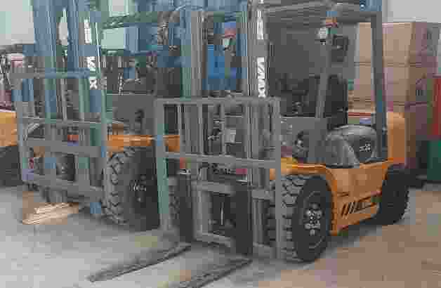 Forklift Mesin Diesel Baru Bukan Bekas 3 TON
